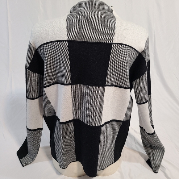 TAHARI M SWEATER - Picture 5 of 16